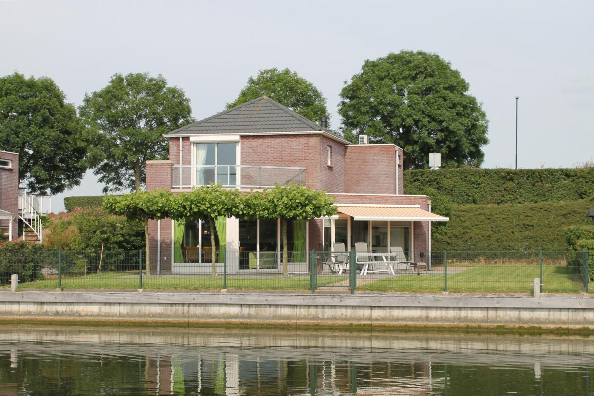 Nautic Rentals - Marinapark Oude-Tonge Buitenkant foto