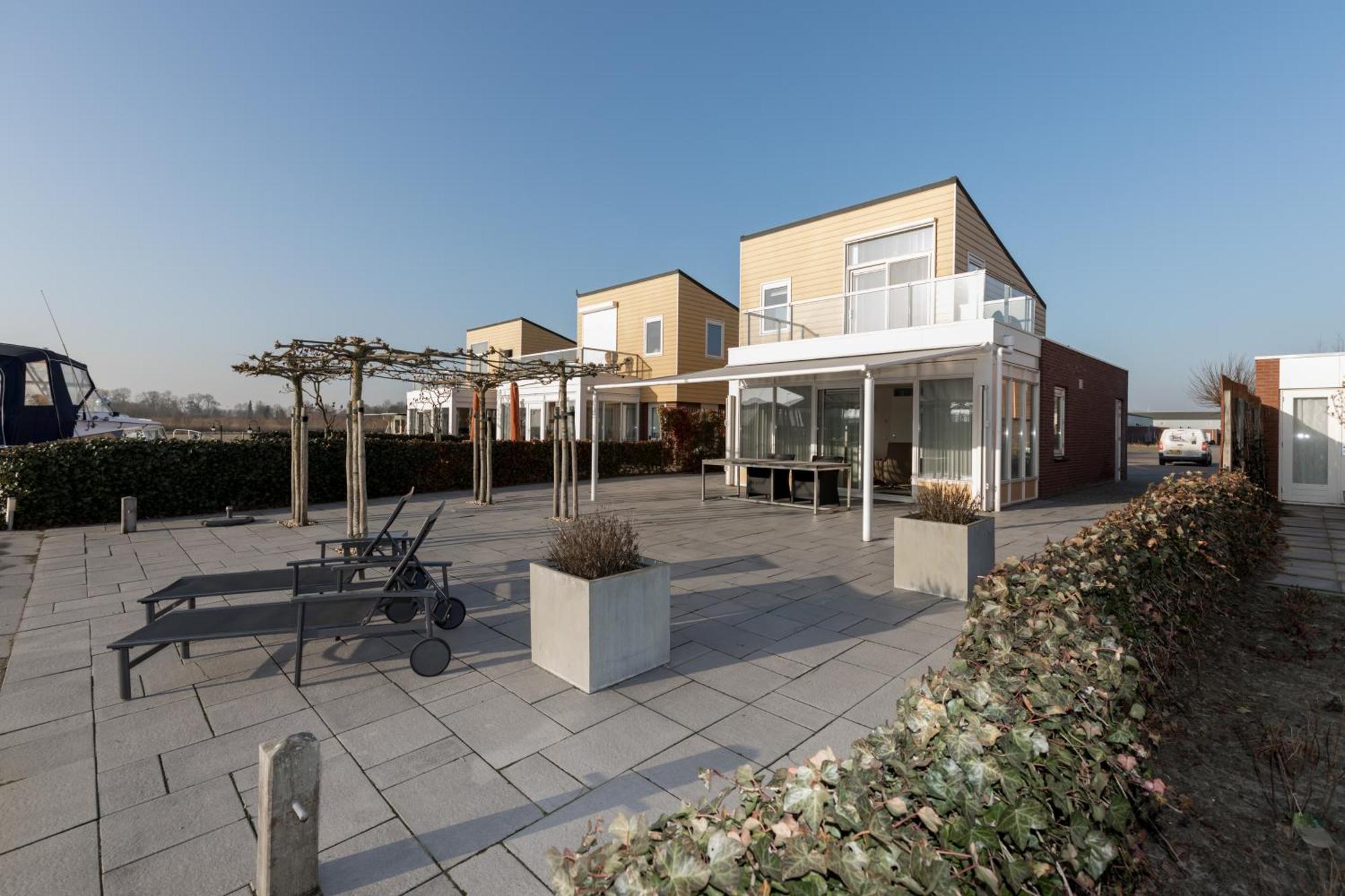 Nautic Rentals - Marinapark Oude-Tonge Buitenkant foto